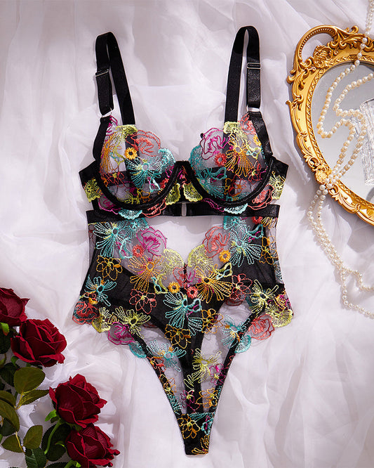 Monica™ | Elegantní síťované prádlo s květinovou výšivkou a výřezovými detaily