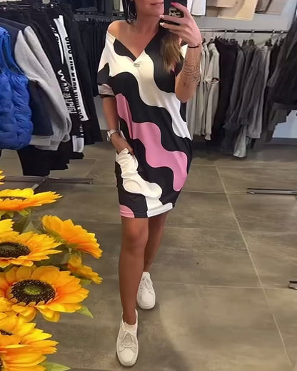 Karina | Šaty s vlnitým potiskem a výstřihem do V