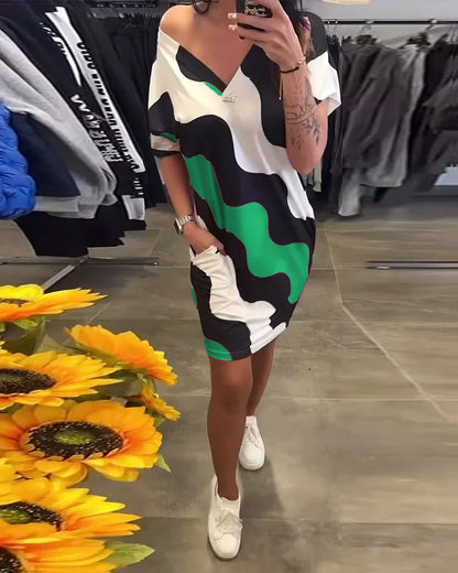 Karina | Šaty s vlnitým potiskem a výstřihem do V