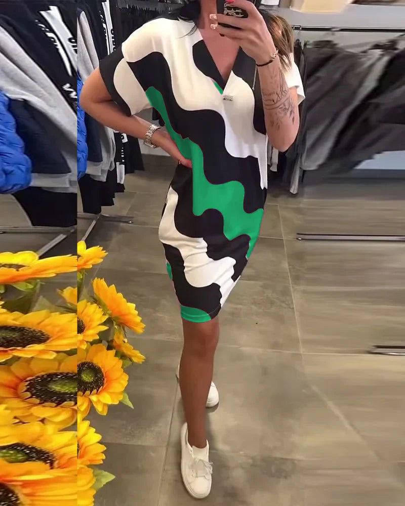 Karina | Šaty s vlnitým potiskem a výstřihem do V