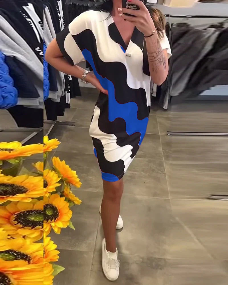 Karina | Šaty s vlnitým potiskem a výstřihem do V