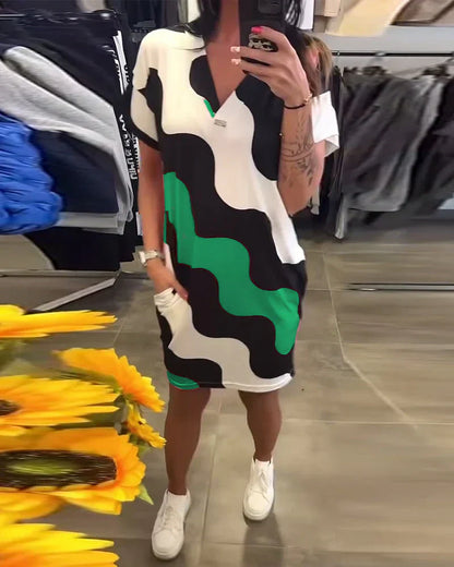 Karina | Šaty s vlnitým potiskem a výstřihem do V