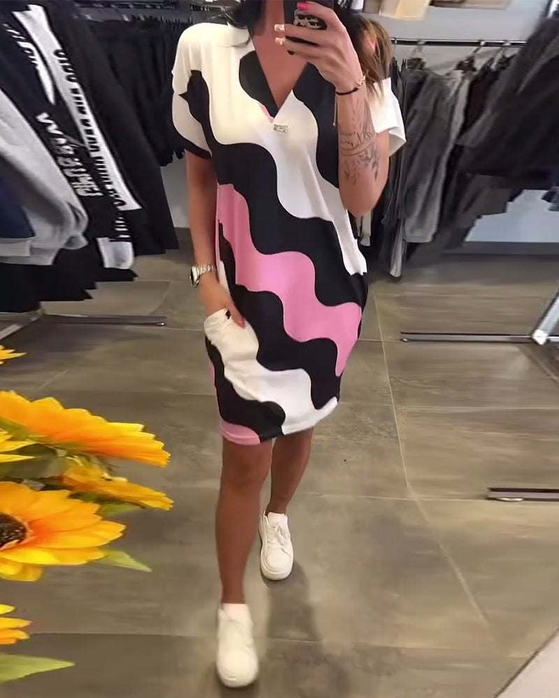 Karina | Šaty s vlnitým potiskem a výstřihem do V