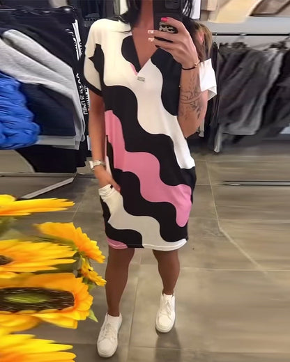 Karina | Šaty s vlnitým potiskem a výstřihem do V