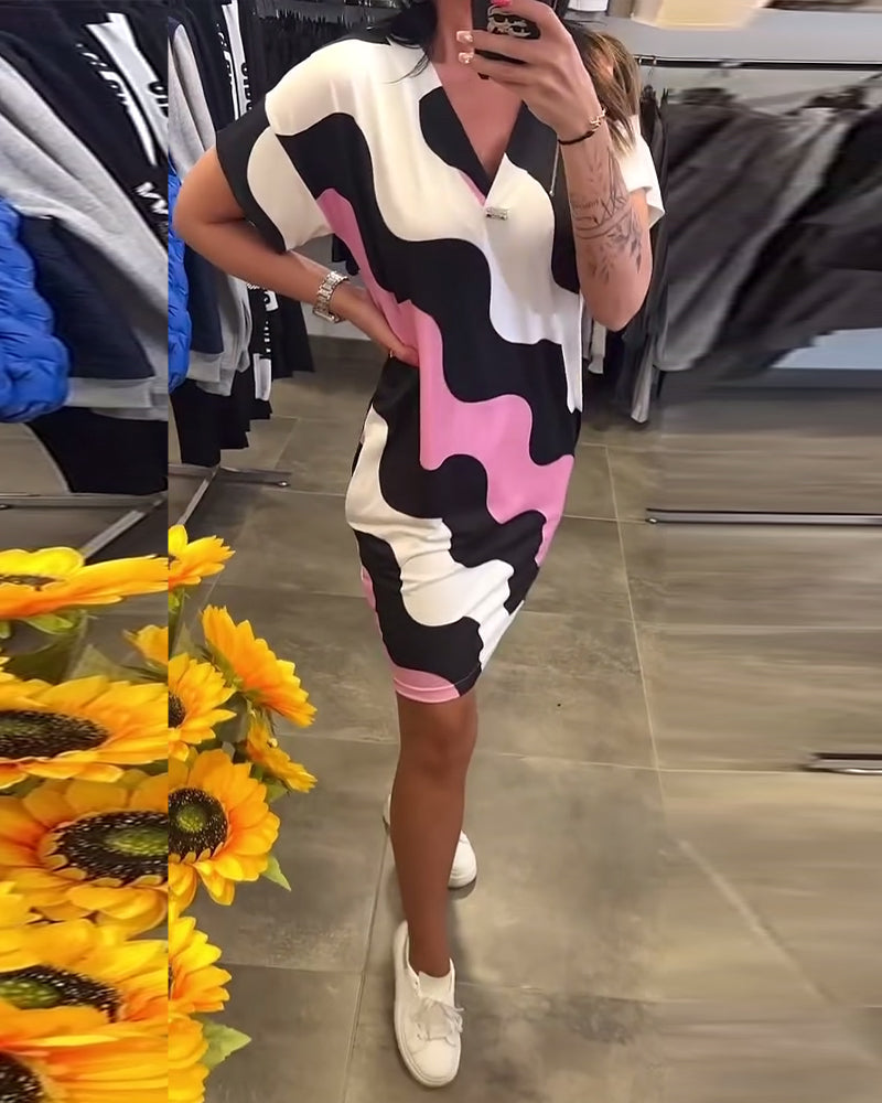 Karina | Šaty s vlnitým potiskem a výstřihem do V