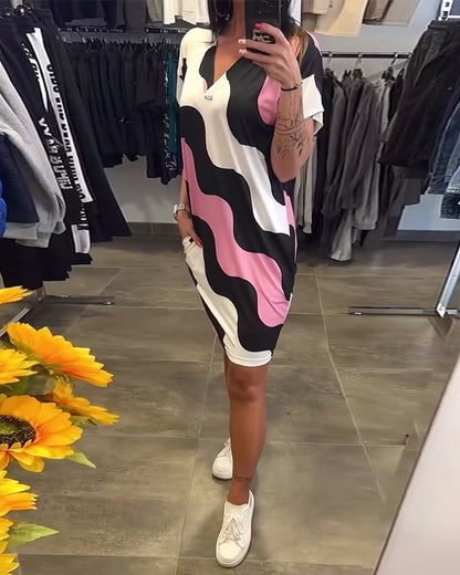 Karina | Šaty s vlnitým potiskem a výstřihem do V