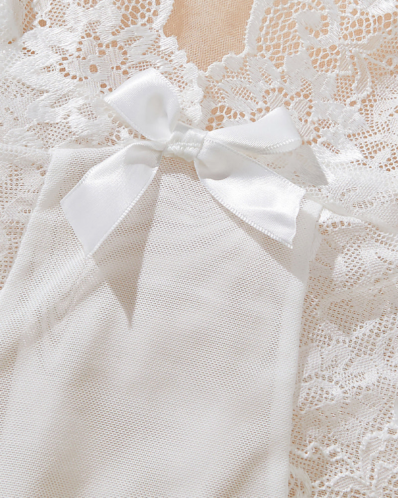 Julia™ | Smyslná noční košile z krajky s hlubokým výstřihem do V a G-stringem