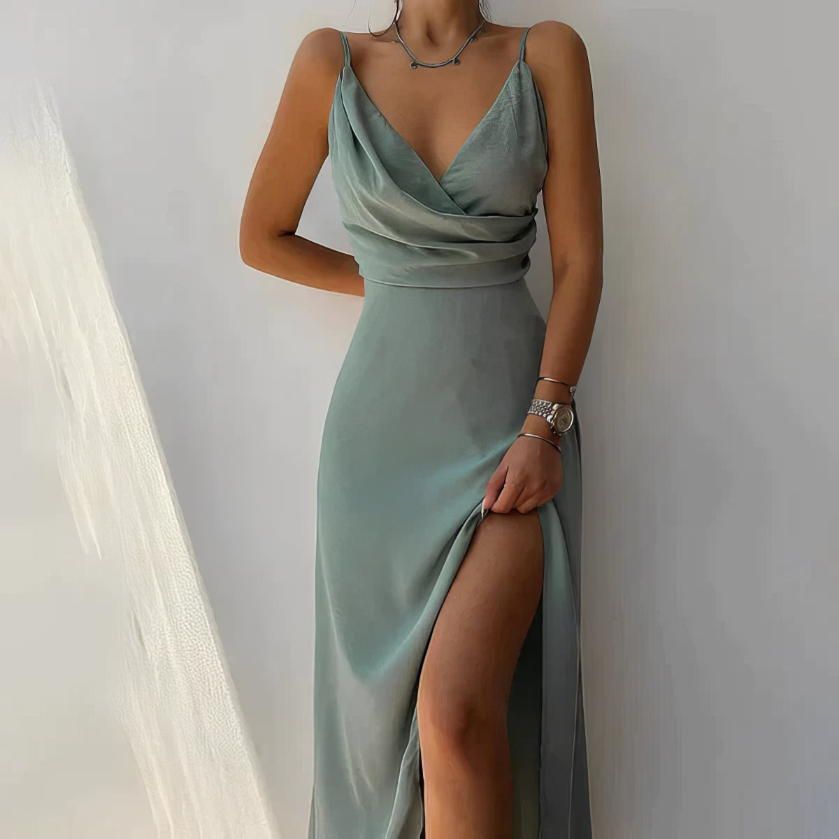 Emery I Šaty s nadčasovou elegancí